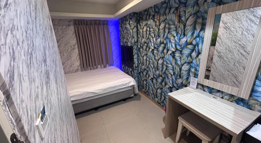 Image of Economy Double Room - No Window 1