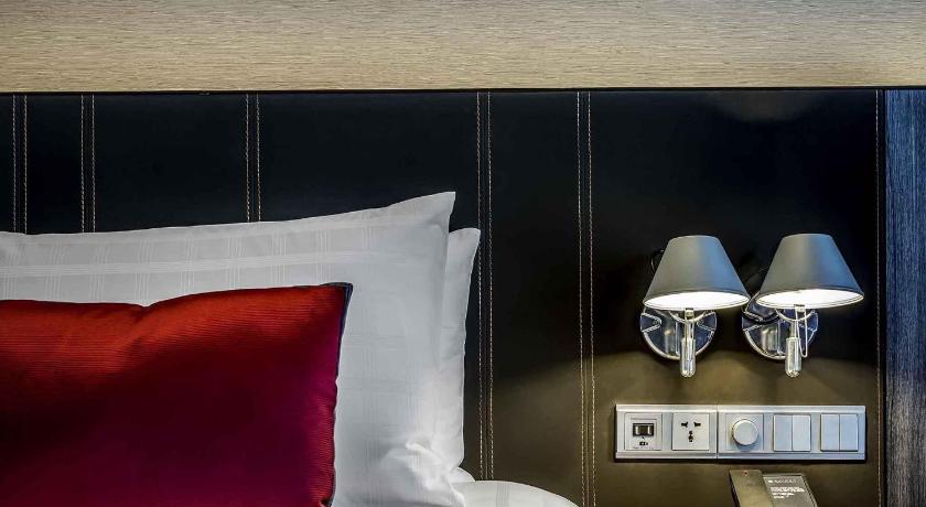 Image of Executive 2 Single Beds 7
