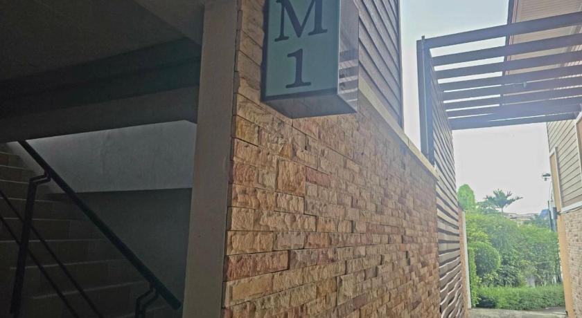 촌부리 Save Hotel เซฟ โฮเทล 3つ星 ホテル プール