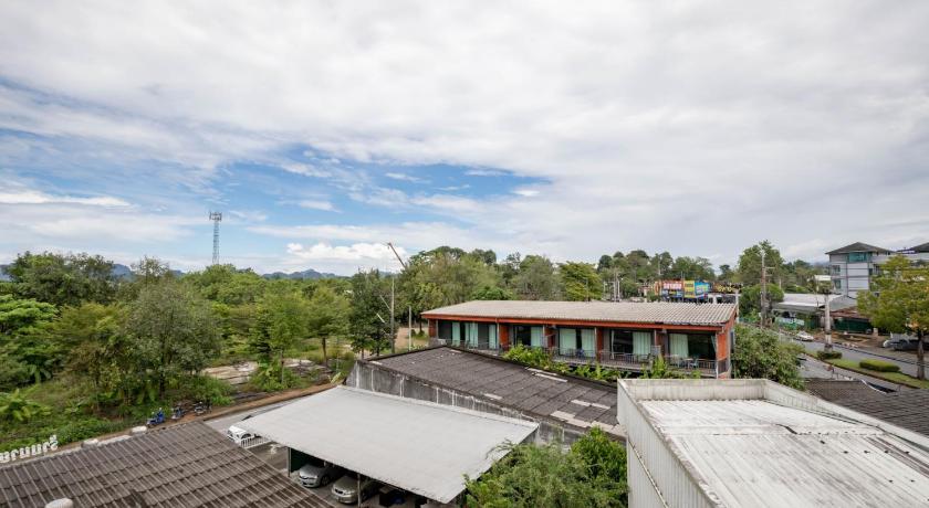 Image of Signature Pineapple, Free Bus and Free Private Workspace 13