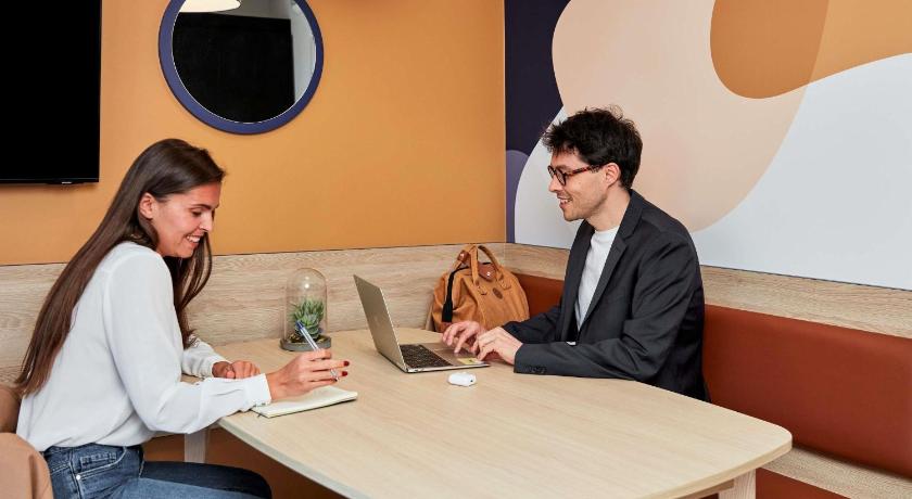 Image of Studio 3 Personen (Studio 3 People) 12