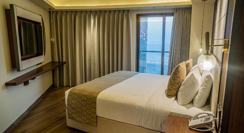Image of Panorama Suite, Non-Smoking 1
