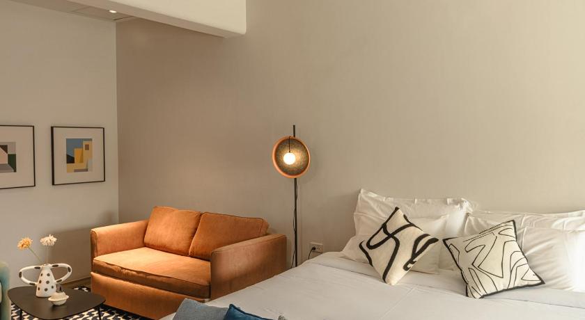 Image of Deluxe King Suite 9
