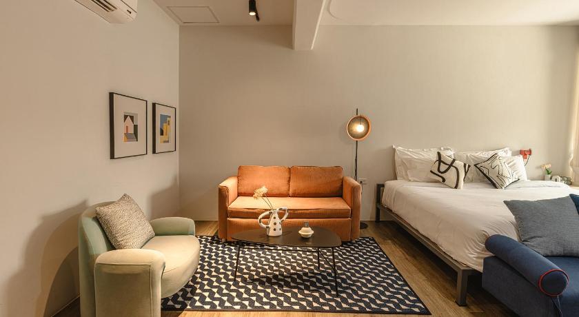 Image of Deluxe King Suite 6