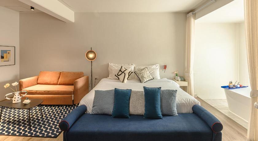 Image of Deluxe King Suite 1