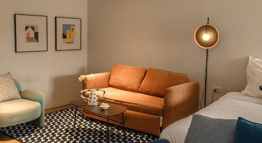 Image of Deluxe King Suite 16