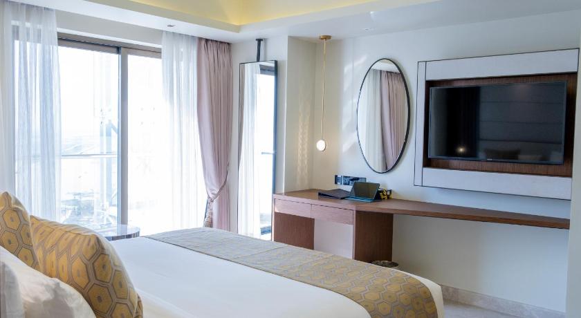 Image of Royal Suite, Non-Smoking 2