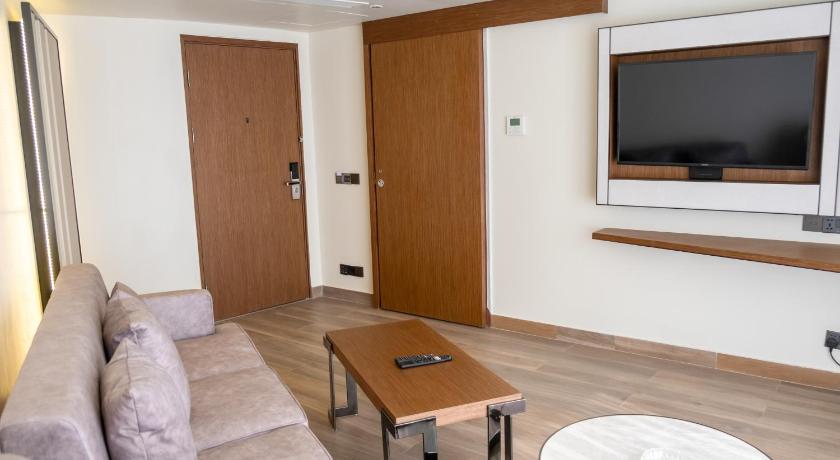 Image of Panorama Suite, Non-Smoking 3