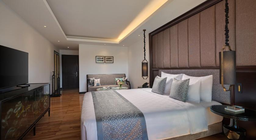 Image of Deluxe Room with Balcony 4