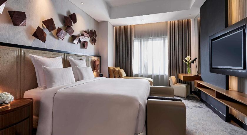 Bild von: Accent Suite with One King Bed and Two Single Beds - Lounge Access 1