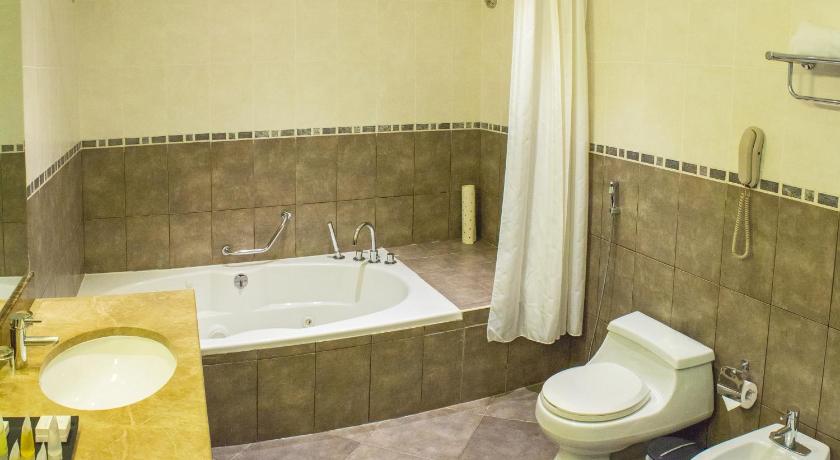 Image of Deluxe Four-Bedroom Apartment with Panoramic Views 10