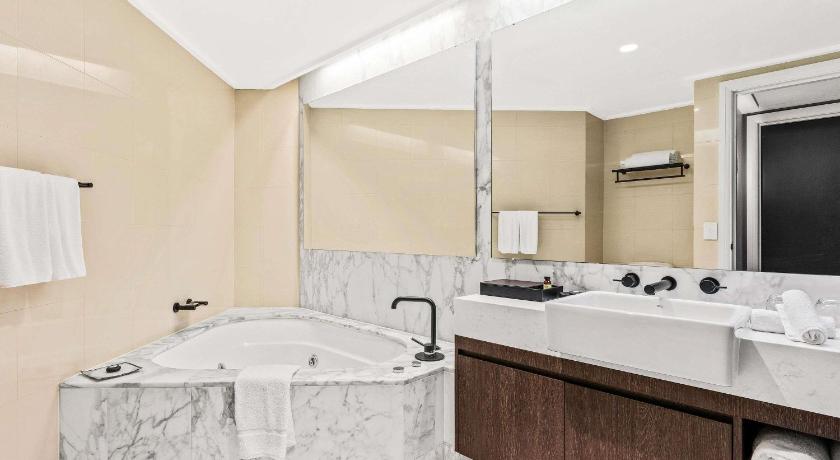 Image of Two-Bedroom Apartment with Harbor View 9