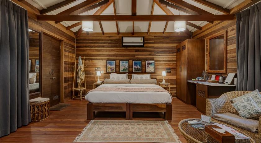 Queen Cottage with Balcony - Happy Hours 1+1 (5 pm to 7 pm, from Monday to Thursday), 50% Yoga Session, 15 minutes of Head or Foot Massage (per stay), 1 Round of Complimentary Cocktail (per stay)