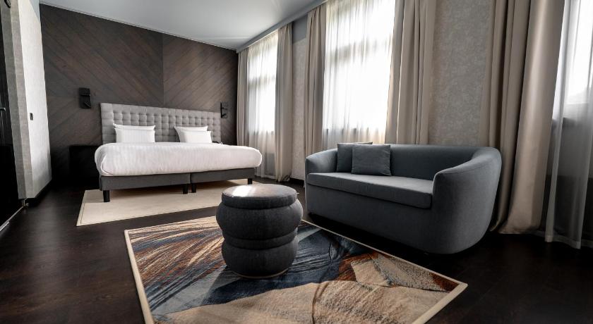 Image of Deluxe King Size Bed 0