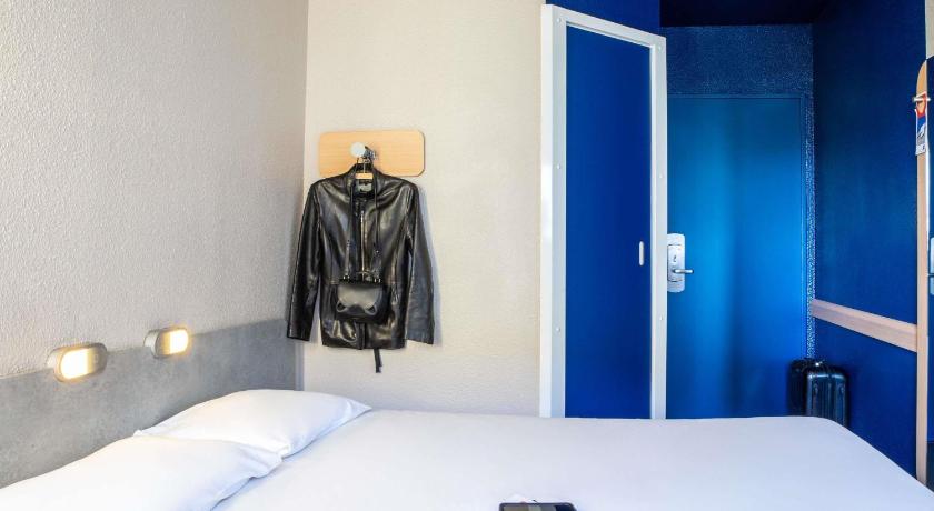 Изображение на Double - Room With A Large Bed For 2 People 8