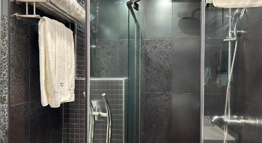 Image of Suite with Parking 7