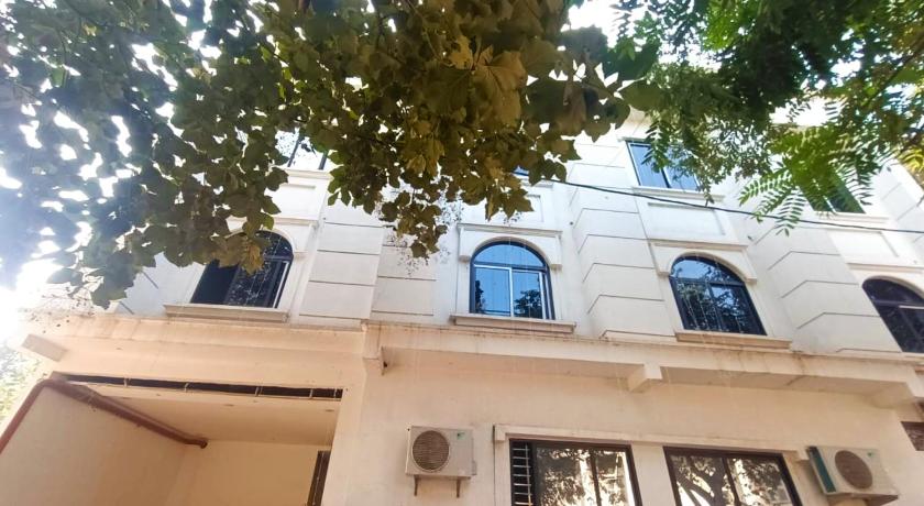 オムカレシュワル Hotel Raj Inn 3つ星 ホテル レストラン