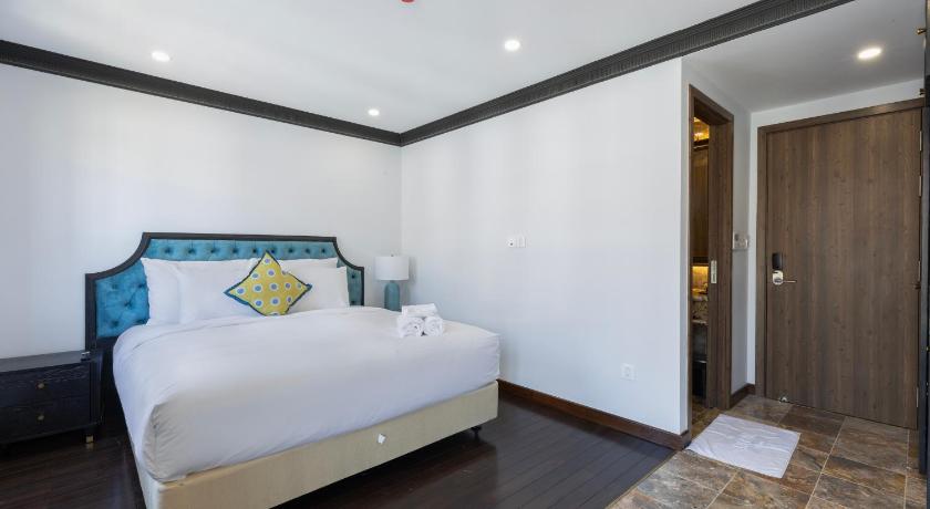 Deluxe Có ban công Hướng phố (Deluxe Balcony City View)