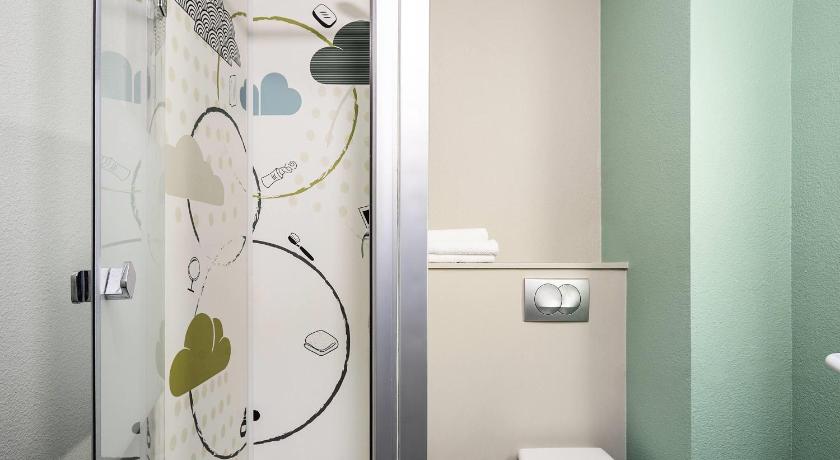 Image of Standard Family Suite with Two Connecting Rooms 5