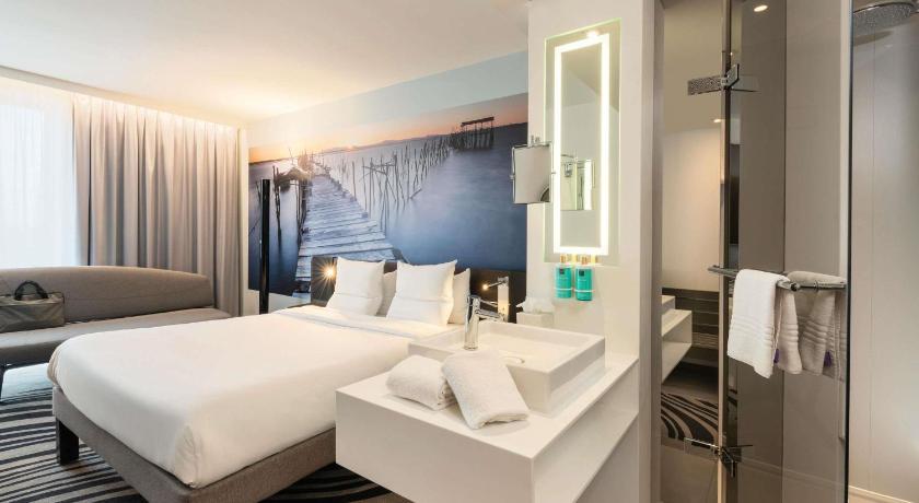Image of Executive Room with 1 Double Bed and 1 Single Sofa-Bed 0
