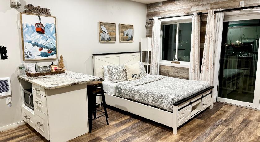 링컨 (NH) B103 Stylish Loon Mountain Studio Condo with Pool and Hot Tub 5성급 숙소 객실
