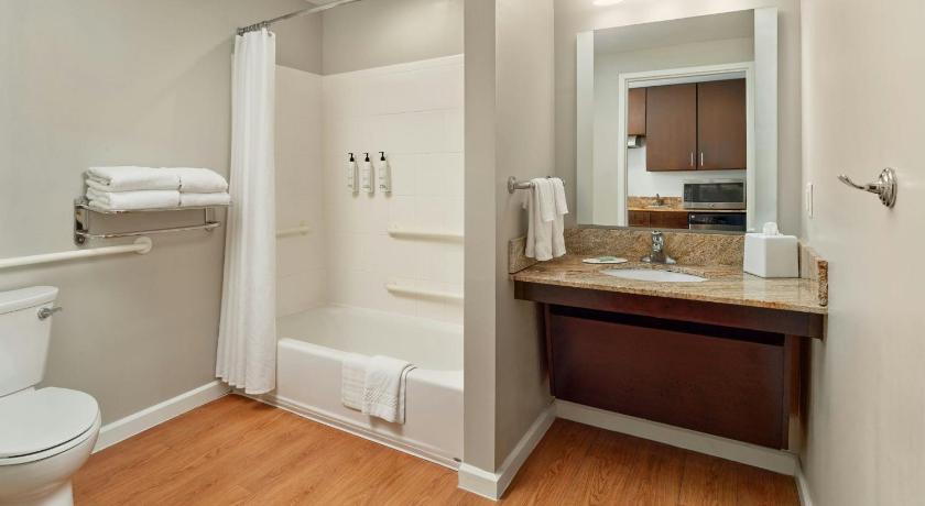 Image of Studio King Suite with Sofa Bed - Mobility Access with Roll-In Shower 4