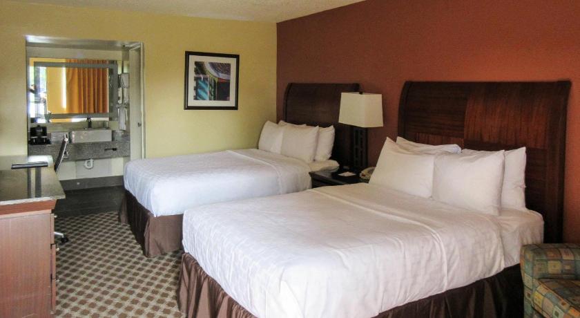 Image of 2 Double Beds, Efficiency, Nonsmoking 4
