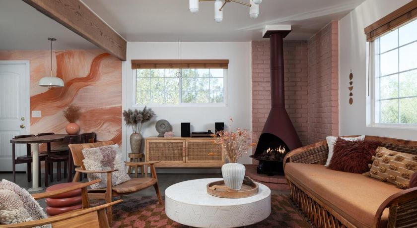 파이어니어타운 (CA) Stylish, Spa, Cowboy Pool Flamingo Social Club 3성급 숙소 스위트룸