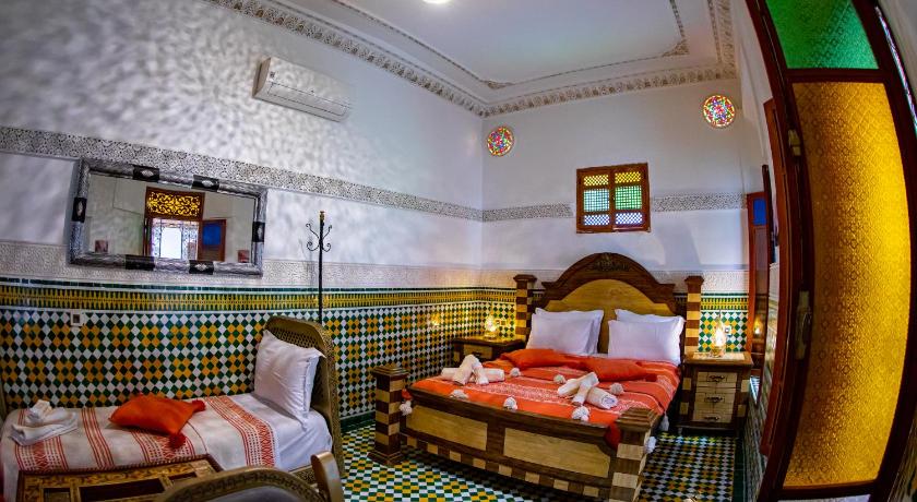 Image of Deluxe King Suite 9
