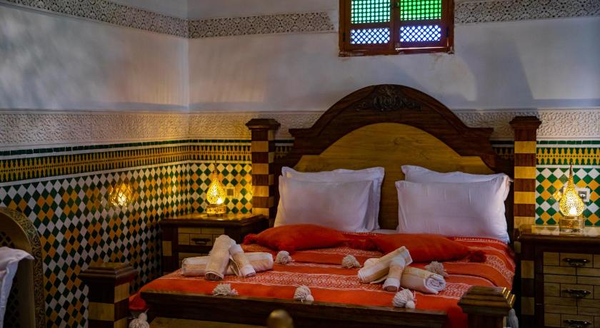 Image of Deluxe King Suite 16