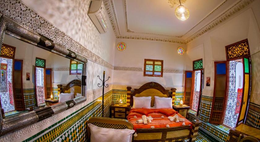 Image of Deluxe King Suite 1