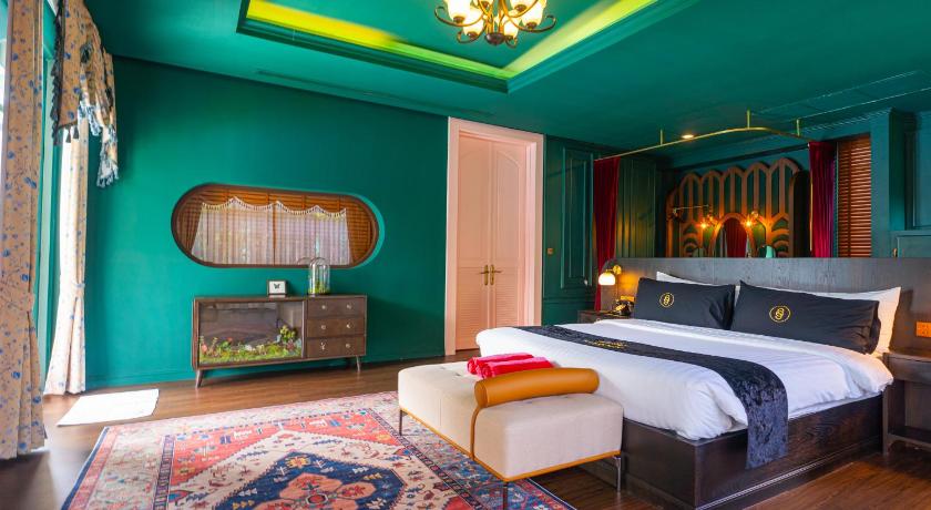 Image of Deluxe Pool Access Room 1