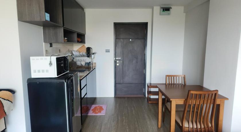 촌부리 The High One 2星级 酒店 泳池