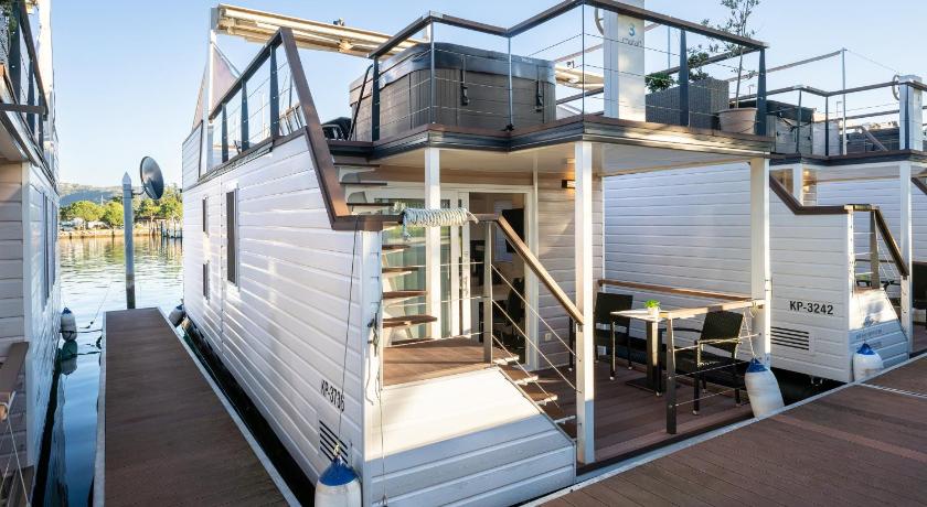 Lovely HouseBoat Apartment Portorose