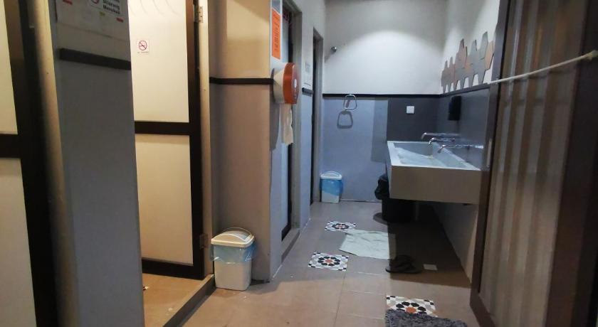 Image of 1 Person in 12-Bed Dormitory - Female Only 6