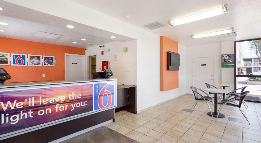 Motel 6 Baton Rouge Southeast