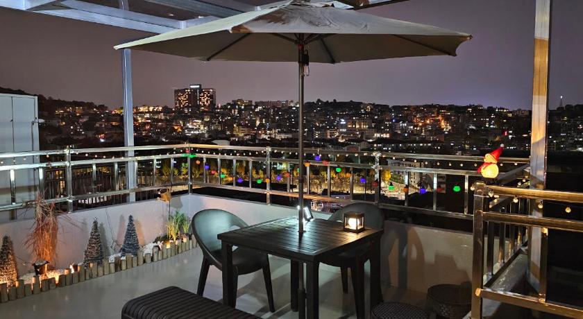首尔 BinsHeim HBC - Aesthetic Stay with Namsan's Best Night view spot Rooftop 4星级 住宿 大堂