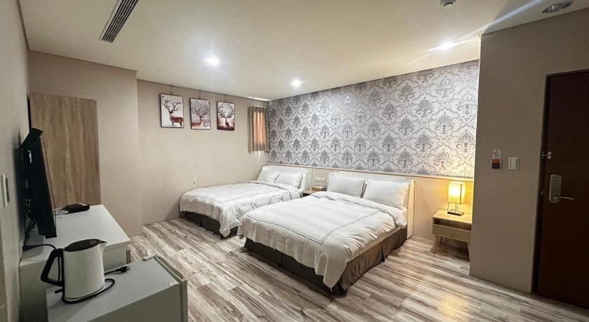 Image of Quadruple Room with Bath 3