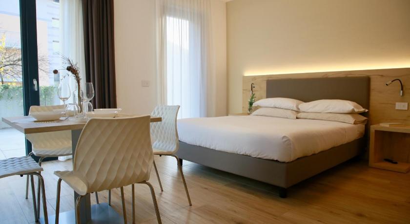 Bernina Suites - 150 metres to Bernina Express