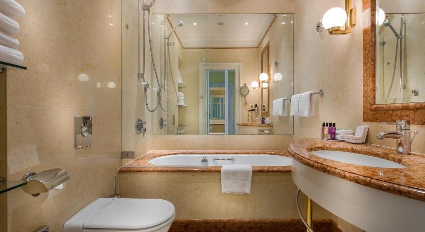 Image of Deluxe Double or Twin Room 2