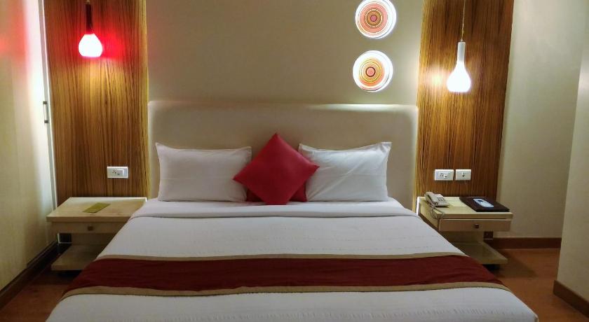Taj Tristar