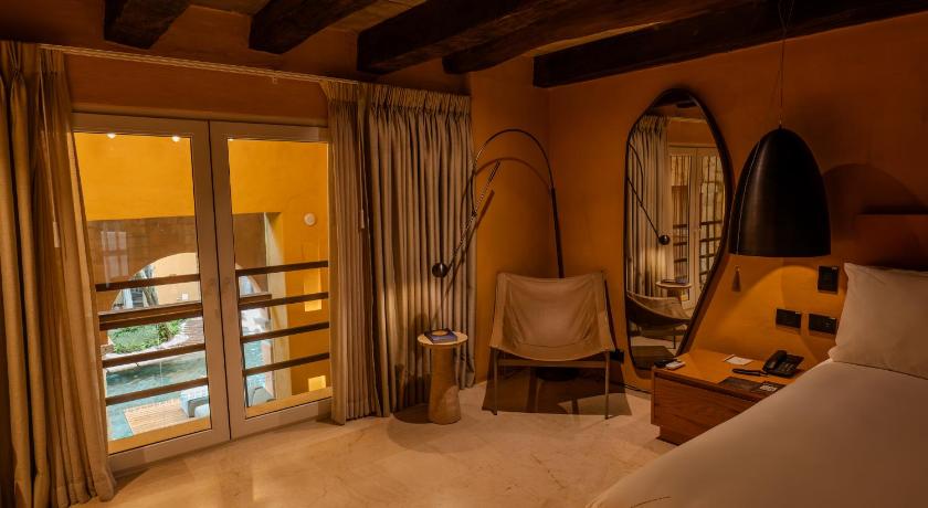 Image of Standard King Room 5