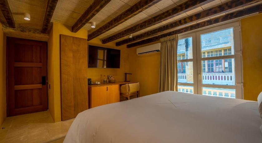 Image of Standard King Room 4