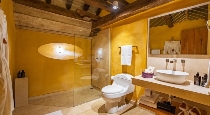 Image of Deluxe King Room 2