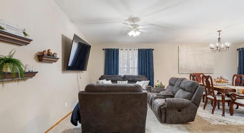320 Royal Ct