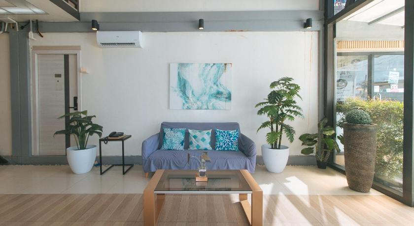 セブ RedDoorz Plus @ AS Fortuna Cebu 2つ星 ホテル スイート