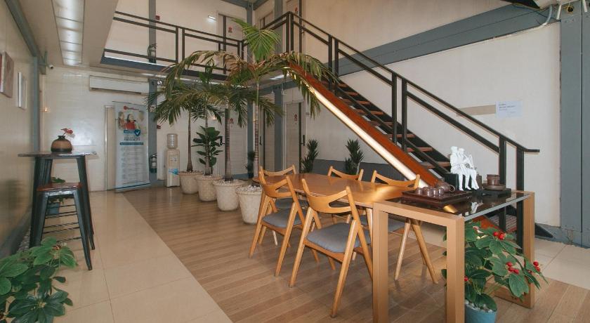 セブ RedDoorz Plus @ AS Fortuna Cebu 2つ星 ホテル レストラン