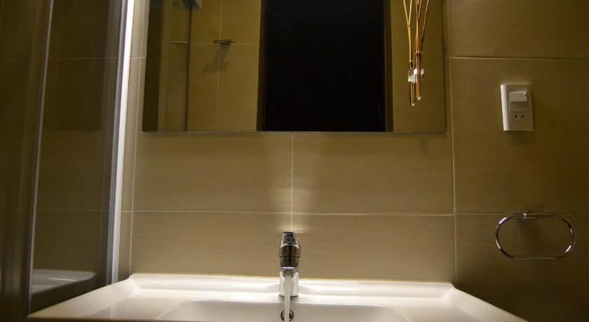 Image of Deluxe Room 8