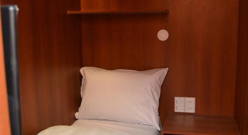 Image of Single Capsule with Shared Bathroom 2