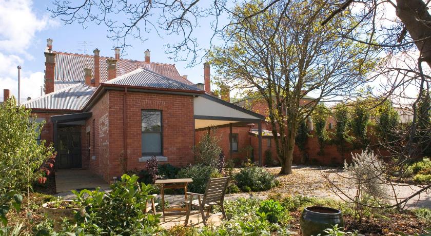 Mollisons — Hotel in Daylesford and Macedon Ranges